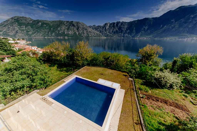Wohnung in Prcanj mit Pool — photo 13